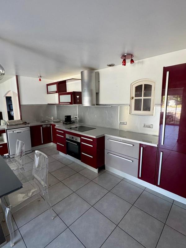 Maison - 195 m² - 5 pièces