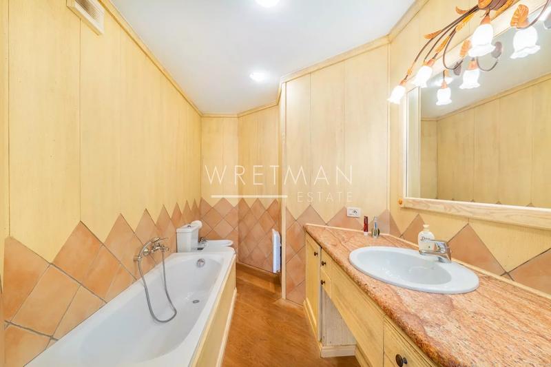 Appartement - 144 m² - 6 pièces