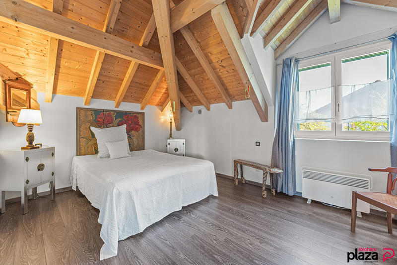 Maison - 350 m² - 8 pièces