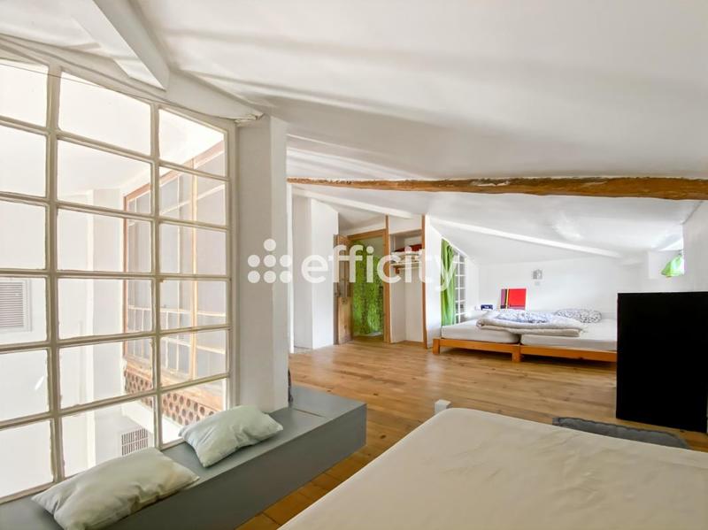 Maison - 250 m² - 9 pièces