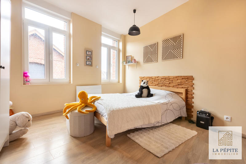 Maison - 230 m² - 9 pièces