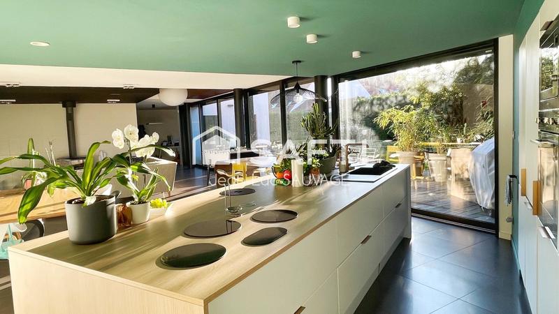 Maison - 210 m² - 5 pièces