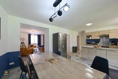 Maison - 134 m² - 9 pièces