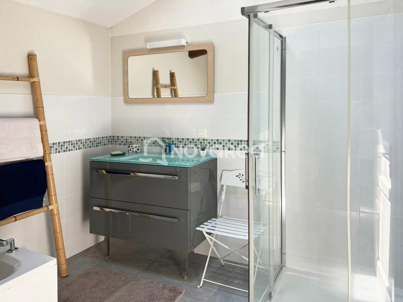 Maison - 350 m² - 8 pièces