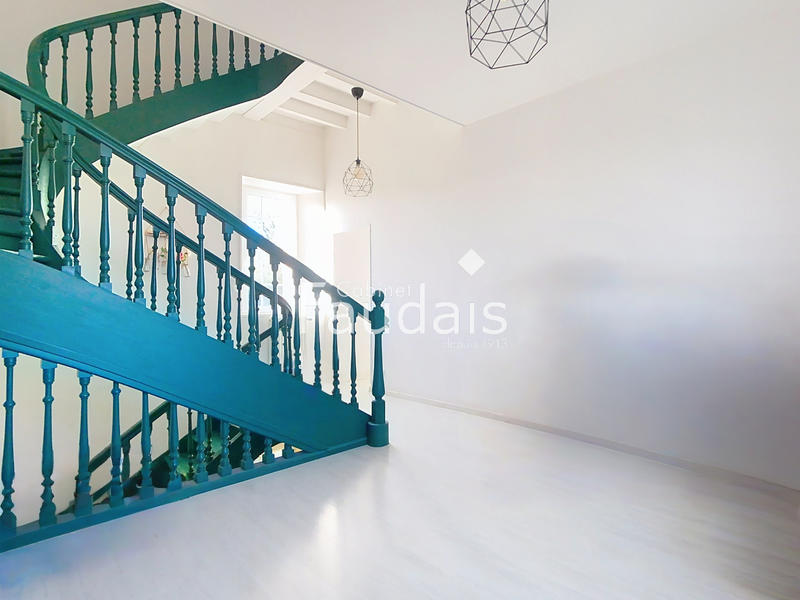 Maison - 382 m² - 13 pièces