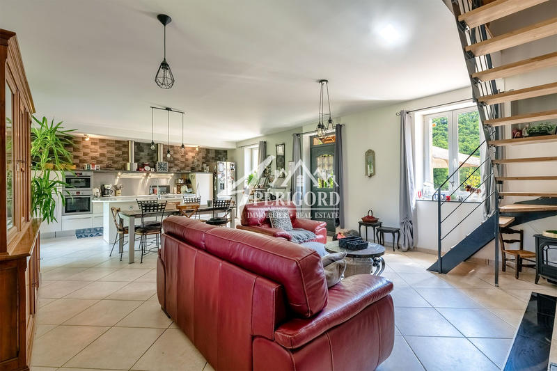 Maison ancienne - 360 m² - 13 pièces