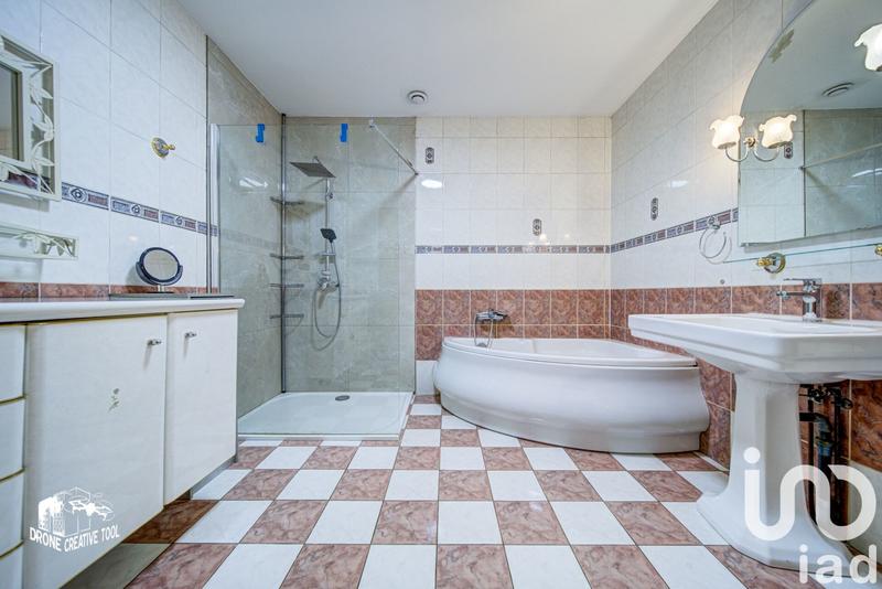 Maison - 156 m² - 8 pièces