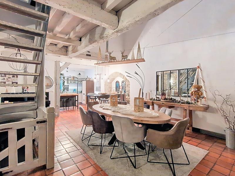 Maison - 240 m² - 6 pièces