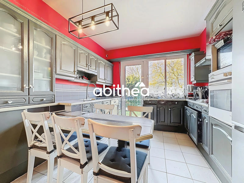 Maison - 233 m² - 7 pièces