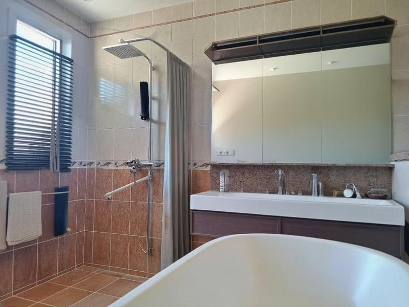 Maison traditionnelle - 168 m² - 10 pièces