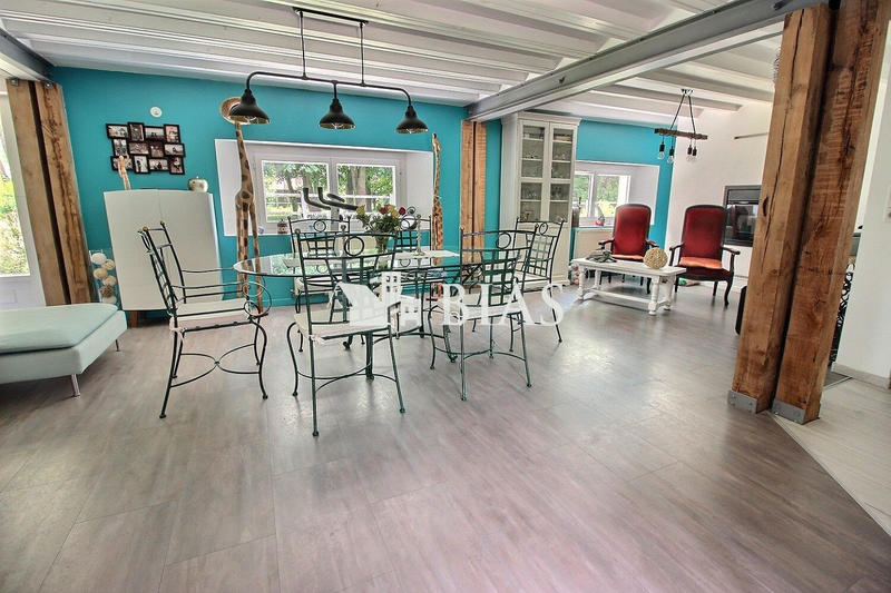 Maison - 220 m² - 6 pièces