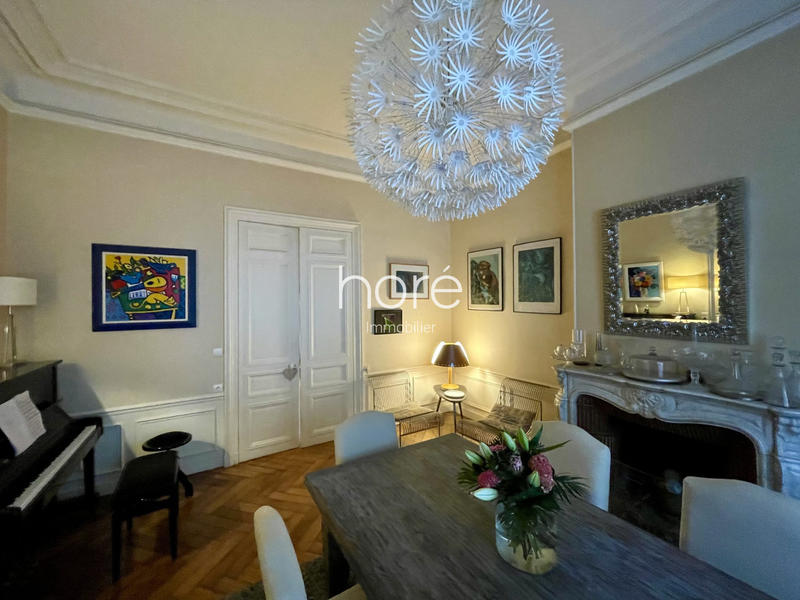 Maison - 210 m² - 9 pièces