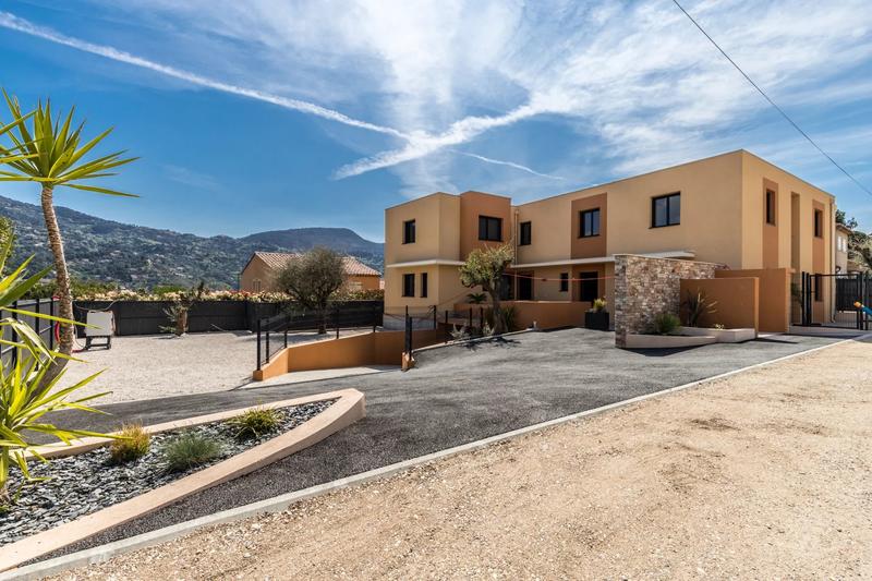 Immeuble - 308 m² - 14 pièces