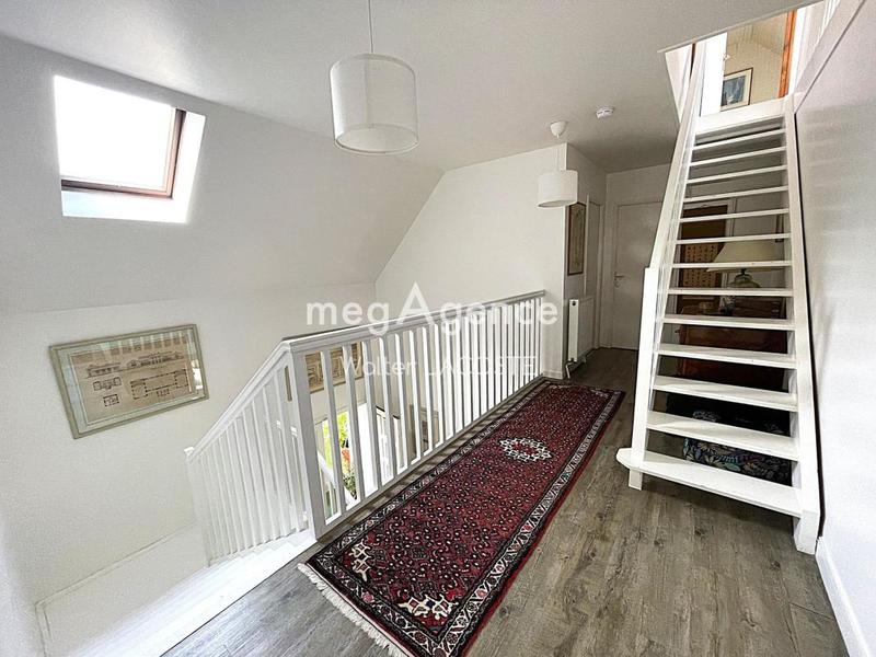 Maison traditionnelle - 260 m² - 10 pièces