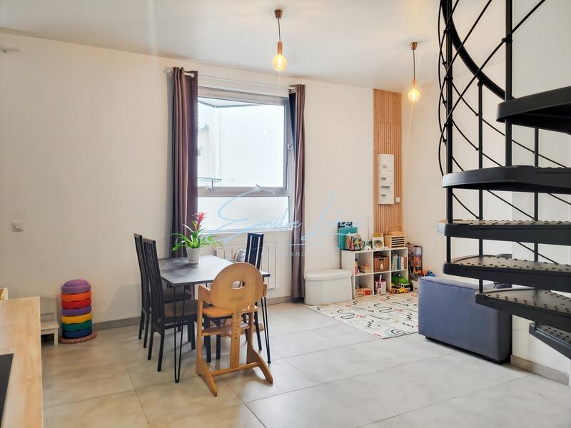 Immeuble - 92 m² - 6 pièces