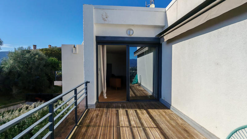 Appartement - 99 m² - 4 pièces