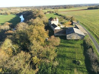 Maison - 258 m² - 9 pièces