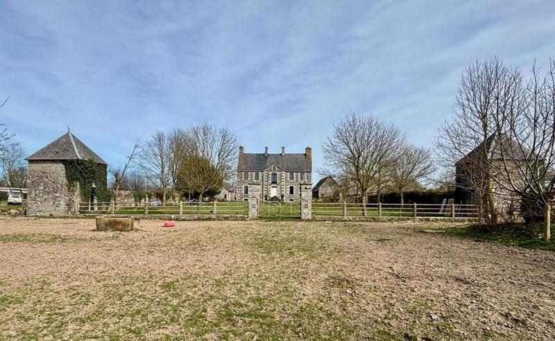 Maison - 250 m² - 9 pièces