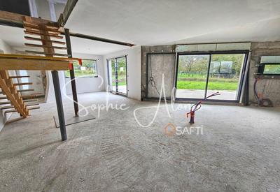 Maison - 243 m² - 7 pièces