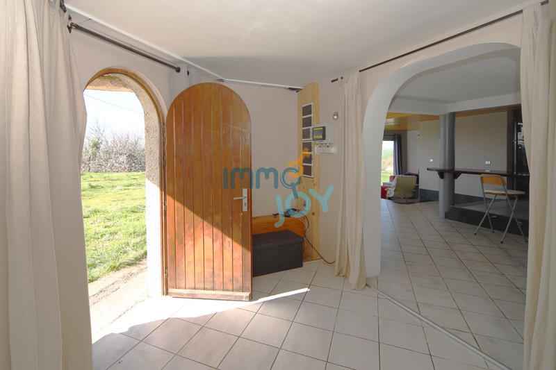 Maison - 215 m² - 8 pièces