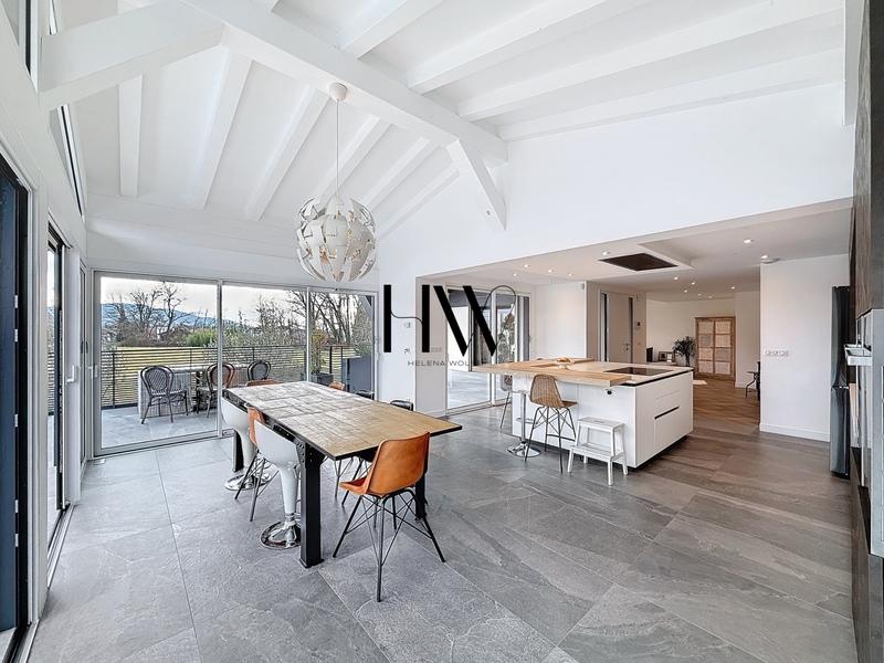 Appartement - 270 m² - 8 pièces