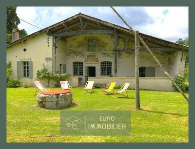 Maison - 260 m² - 8 pièces