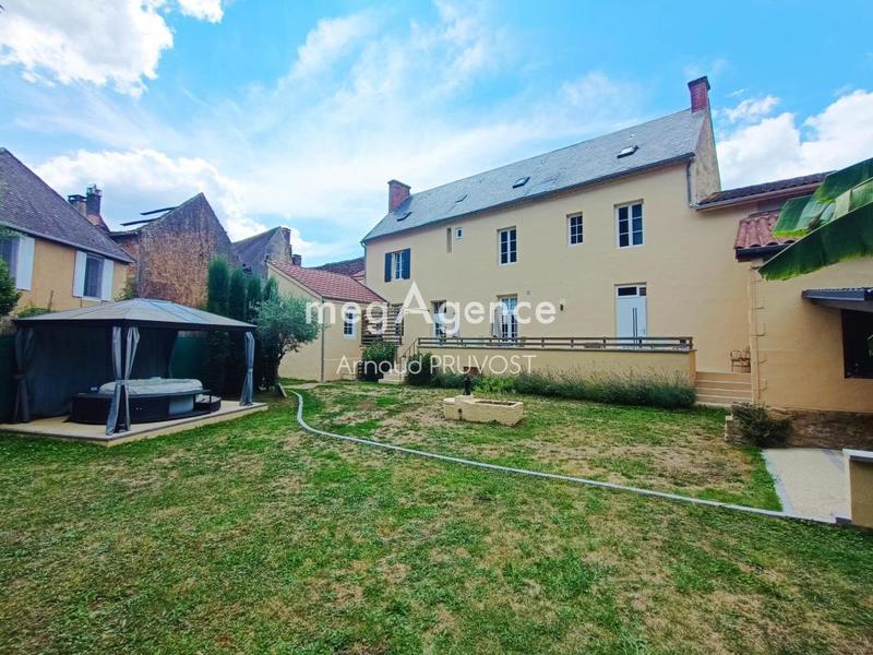 Maison - 238 m² - 10 pièces