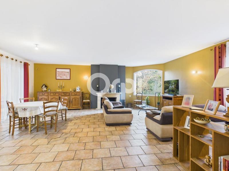 Maison - 220 m² - 7 pièces