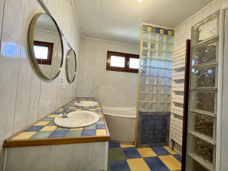 Maison - 228 m² - 8 pièces