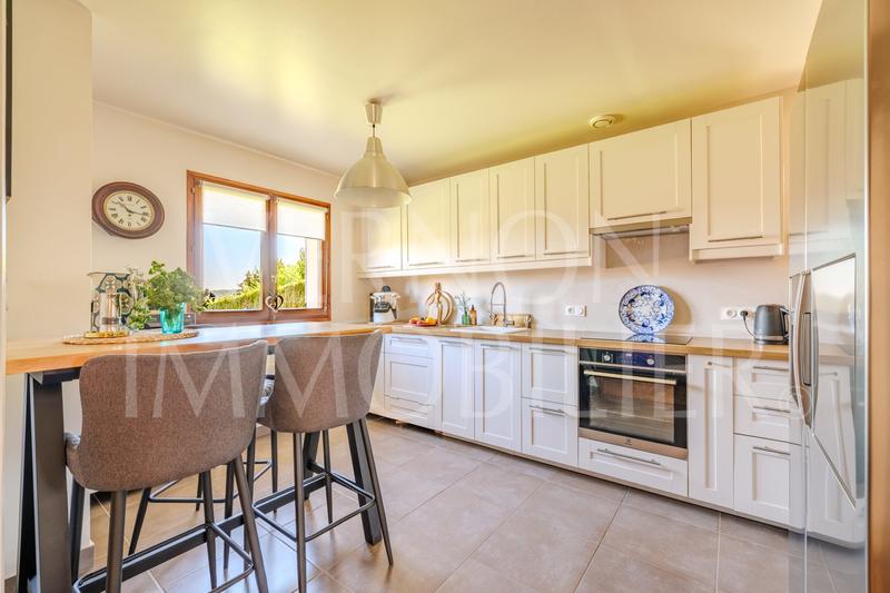 Maison traditionnelle - 137 m² - 6 pièces