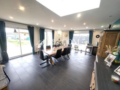 Maison - 230 m² - 10 pièces