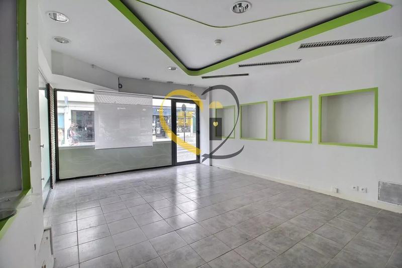 Local commercial - 75 m² - 3 pièces