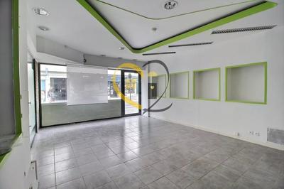 Local commercial - 75 m² - 3 pièces