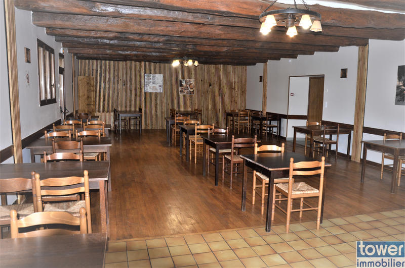 Maison - 300 m² - 13 pièces