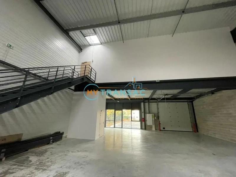 Local d'activités - 378 m²
