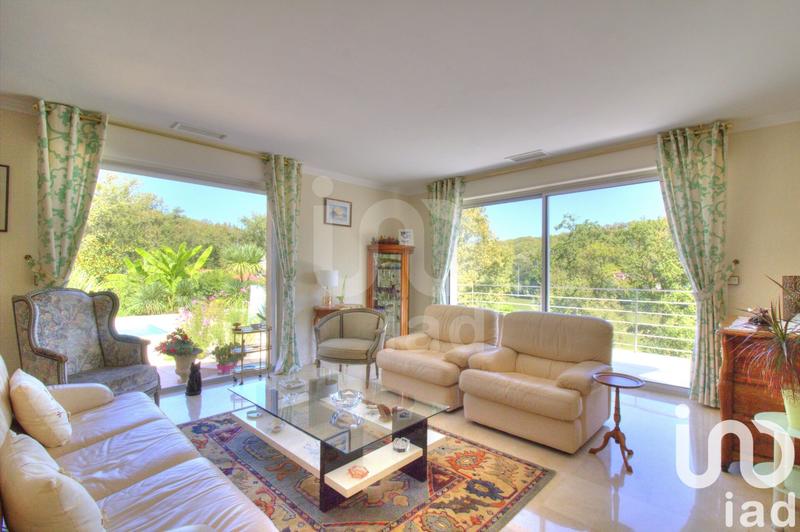 Maison - 210 m² - 7 pièces