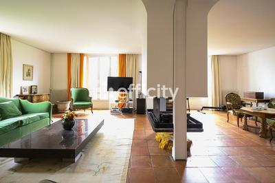 Maison - 434 m² - 16 pièces