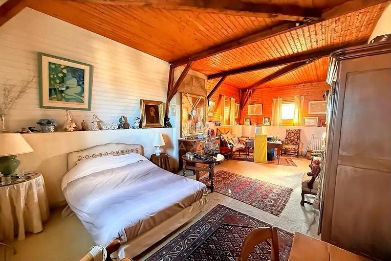 Maison - 331 m² - 11 pièces