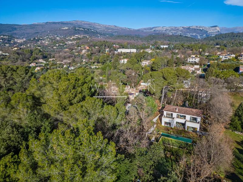 Maison - 222 m² - 6 pièces