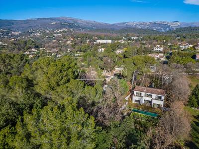 Maison - 222 m² - 6 pièces