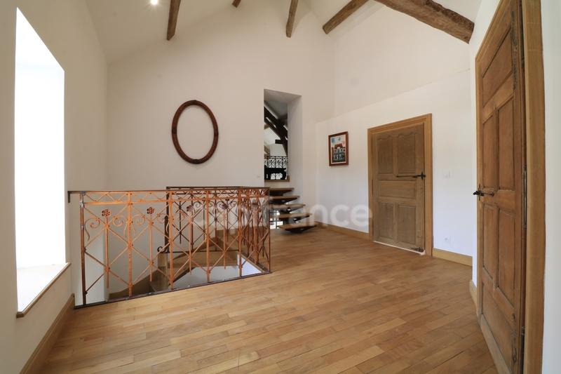 Propriété - 503 m² - 10 pièces
