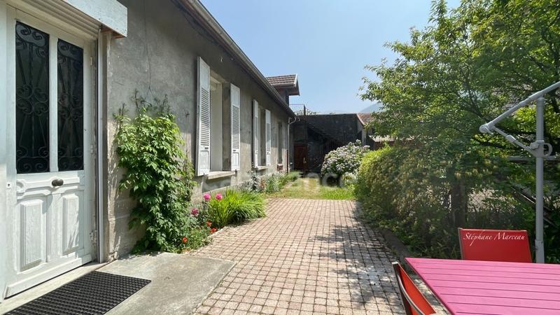 Maison - 250 m² - 6 pièces