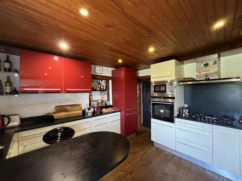 Maison - 325 m² - 11 pièces