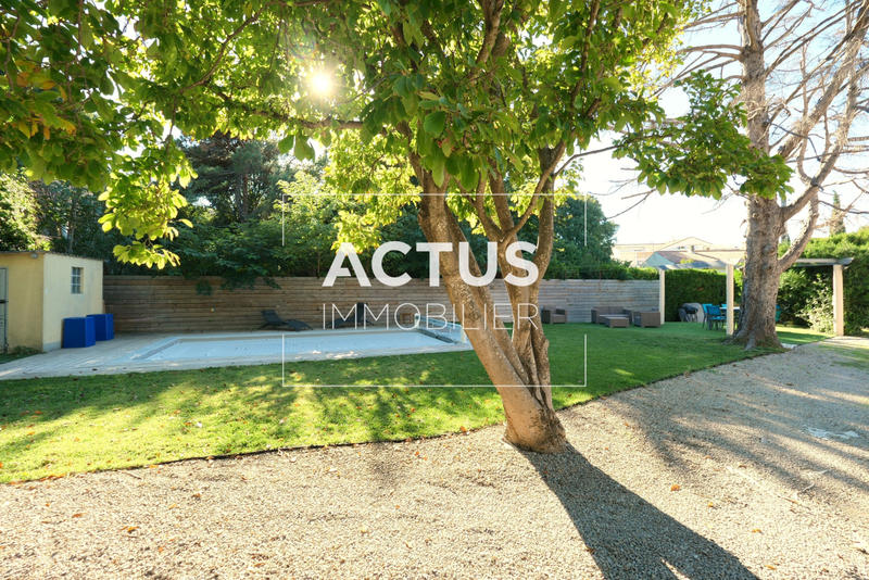 Maison - 214 m² - 6 pièces