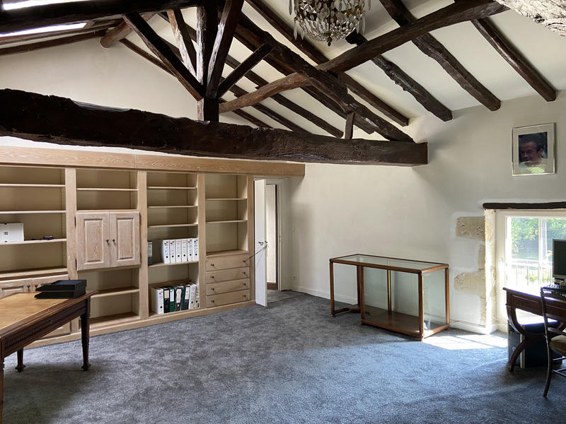 Propriété - 1 200 m² - 20 pièces