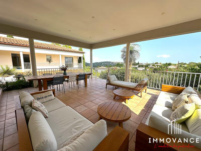 Villa - 180 m² - 6 pièces