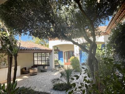 Villa - 220 m² - 6 pièces