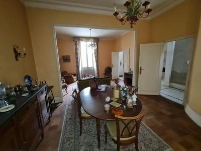 Maison - 200 m² - 11 pièces