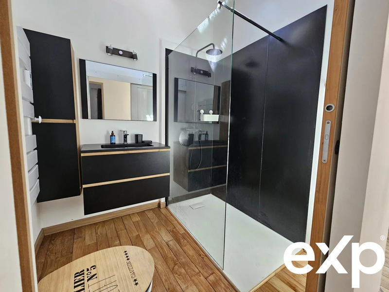 Maison traditionnelle - 180 m² - 9 pièces