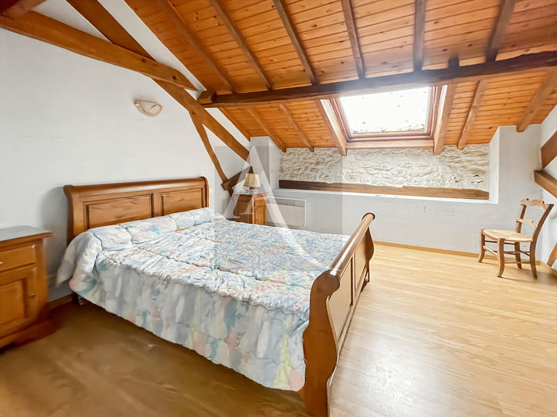 Maison - 216 m² - 12 pièces